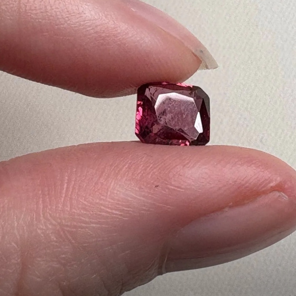 Rhodolite Garnet Faceted Gem 2.07ct